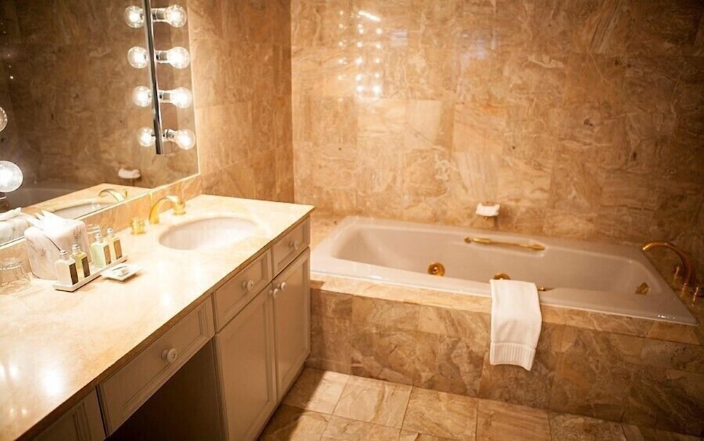 Фото Provident Luxury Suites Fisher Island