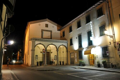 Гостиница Albergo il Giglio в Прато
