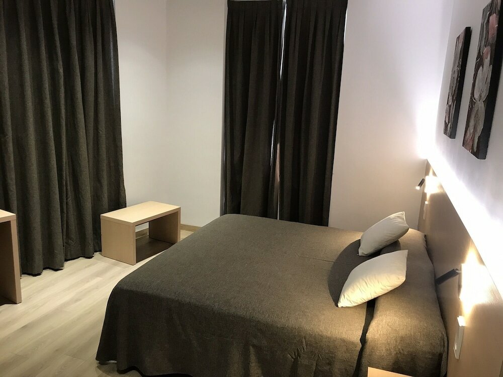 Фото Hostal Abadía Madrid