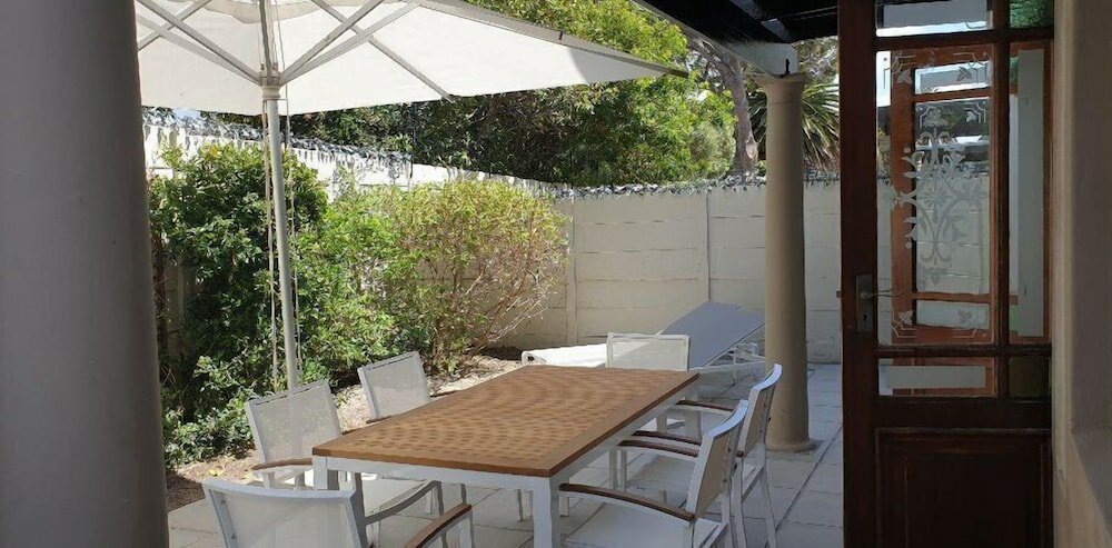 Фото High Grove Cottage