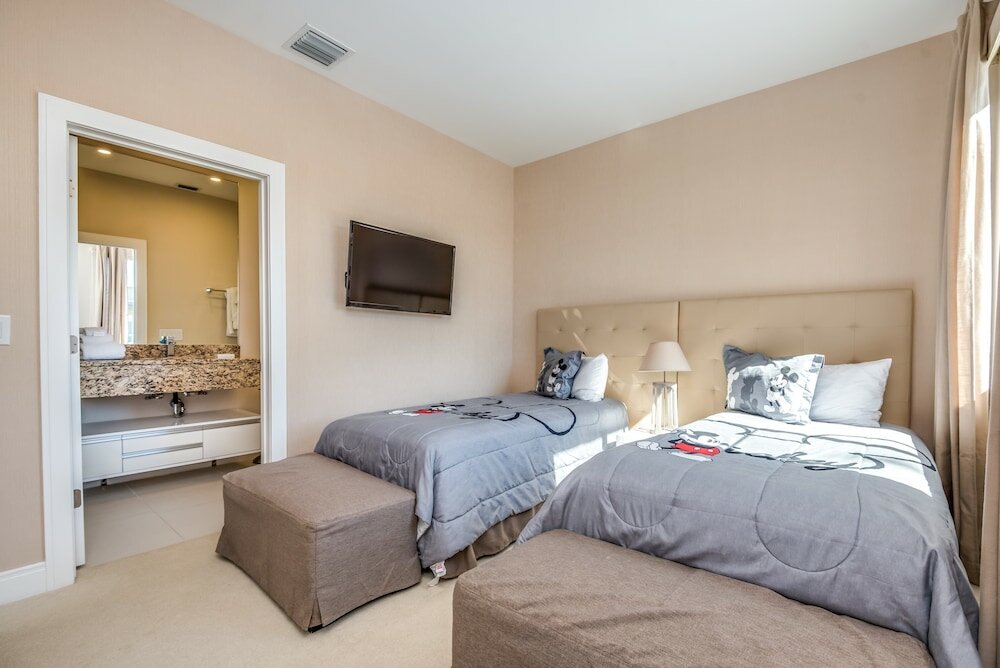 Фото Magic Village Resort 4 Bdrm Townhome