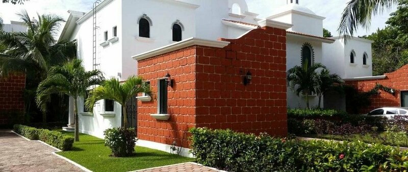 Гостиница Beautiful 8 People Townhouse Villa Located in Playacar Phase 2