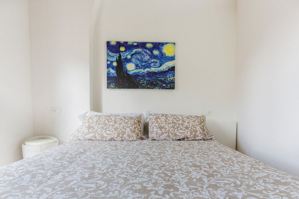 Фото University Apartment con parcheggio e giardino