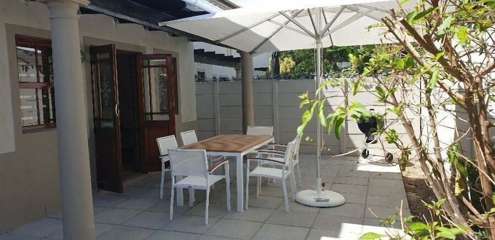 Фото High Grove Cottage