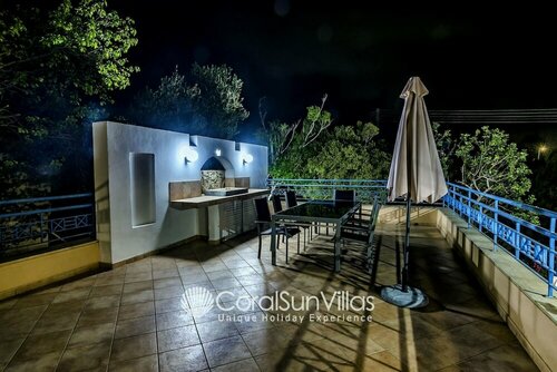 Гостиница Exceptional Large Villa, Private Heated Pool, Complete Privacy, Prime Location