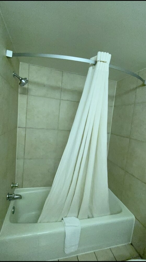 Фото Travelodge by Wyndham LaFayette