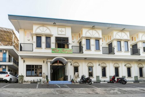 Гостиница RedDoorz Plus @ Jalan Pumorow Manado в Манадо