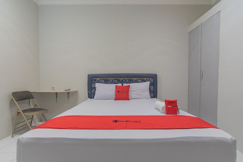 Фото RedDoorz Plus @ Bukit Cinta Street