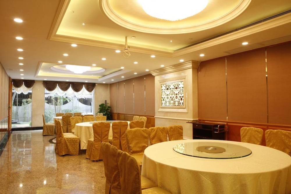 Фото Guangzhou Yuehai Hotel