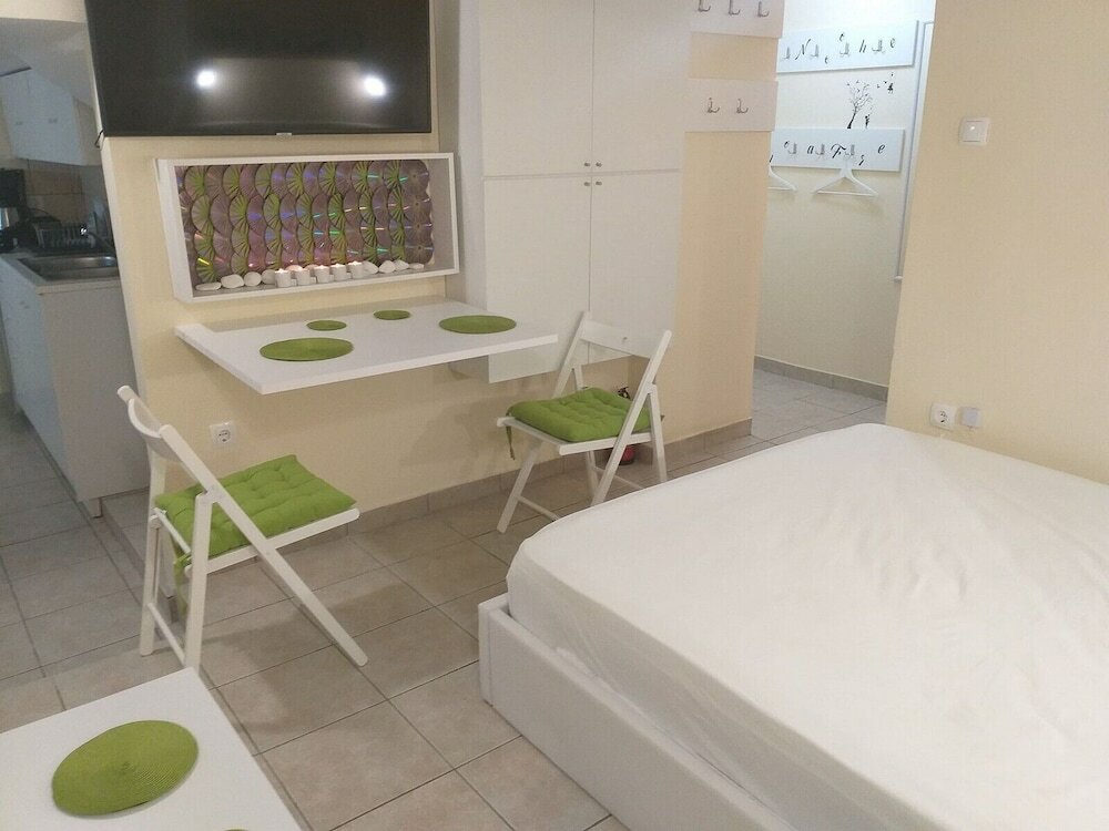 Фото Urban Minimalist Studio Apt. near Pagrati Park