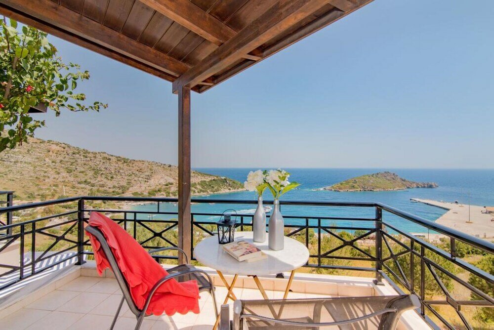 Фото Beachfront Villa Komis - Panoramic Infinity Blue