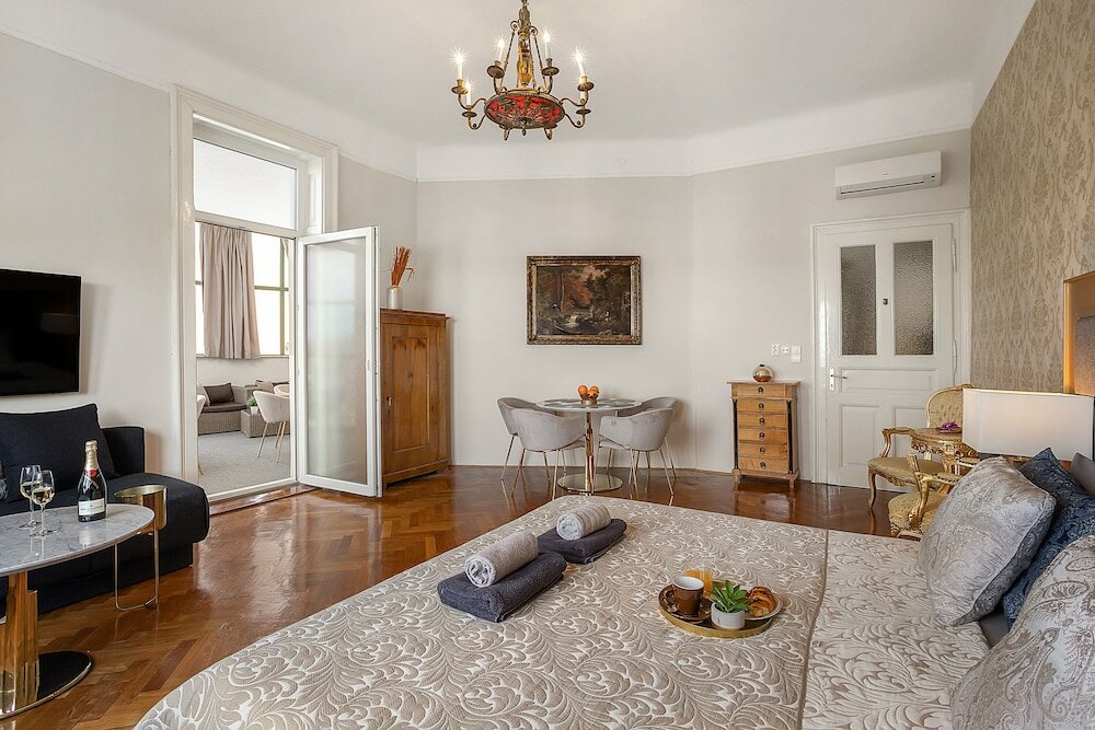 Фото Villa Muenz Luxurious Residence