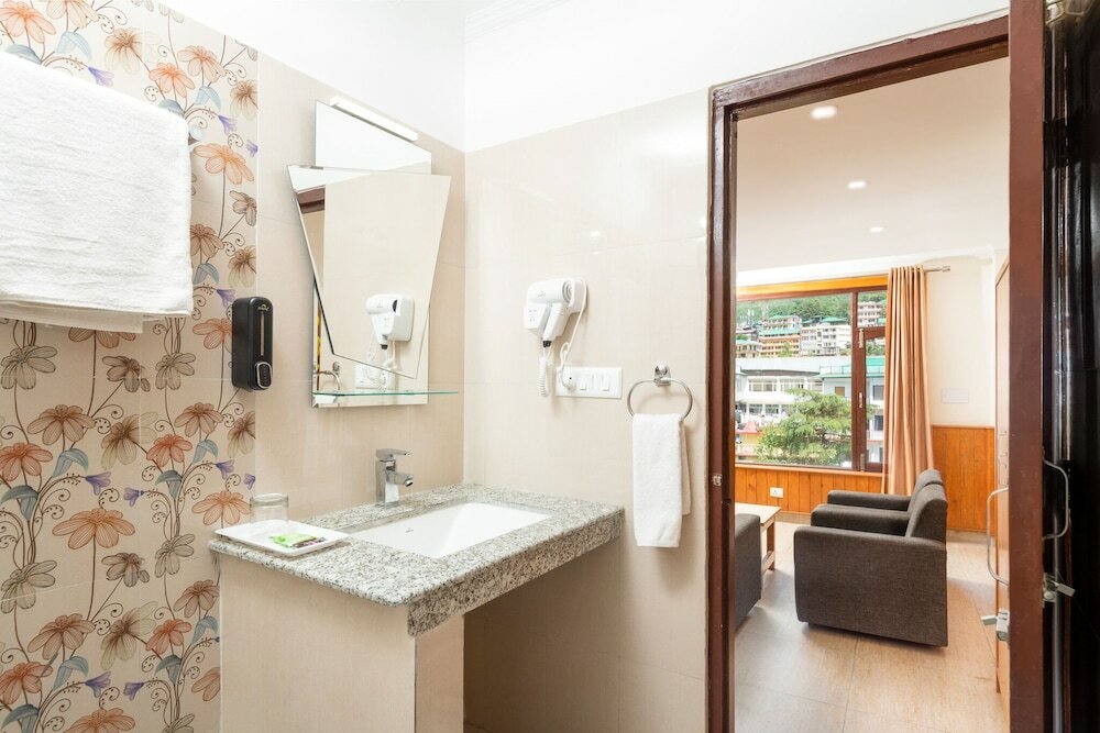 Фото The Posh hotel