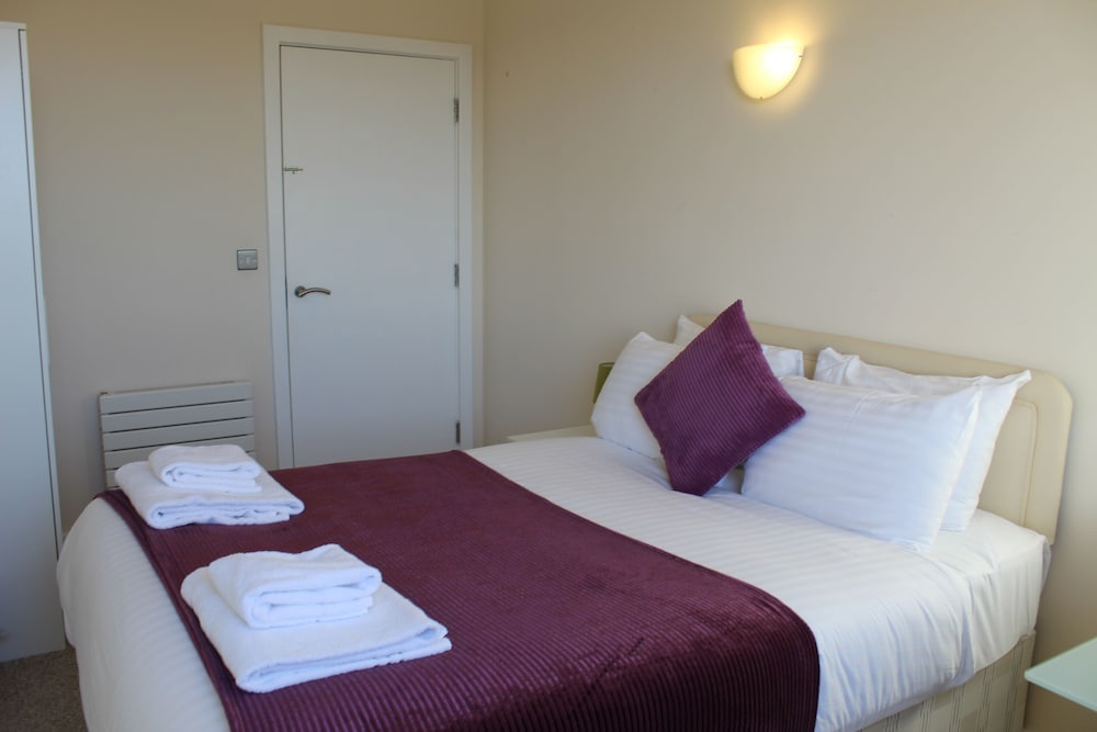 Фото Week2Week Stunning 2 Bed City Centre Apartment