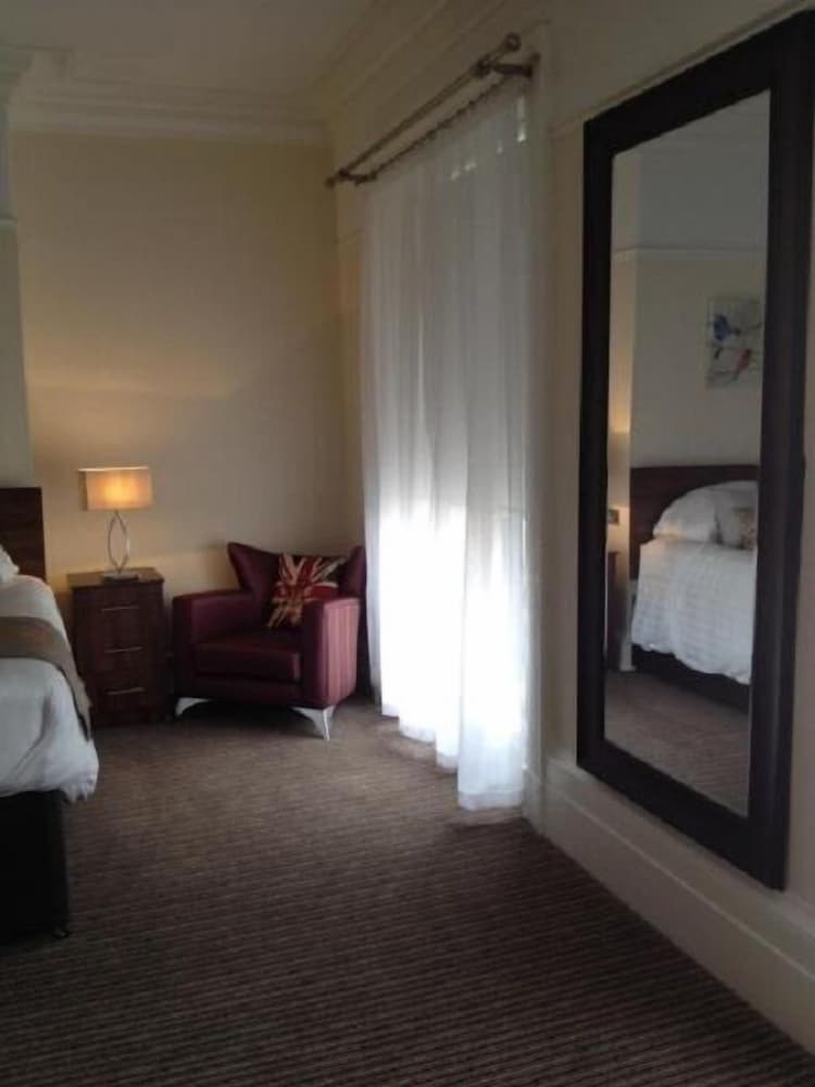 Фото The New Brighton Hotel