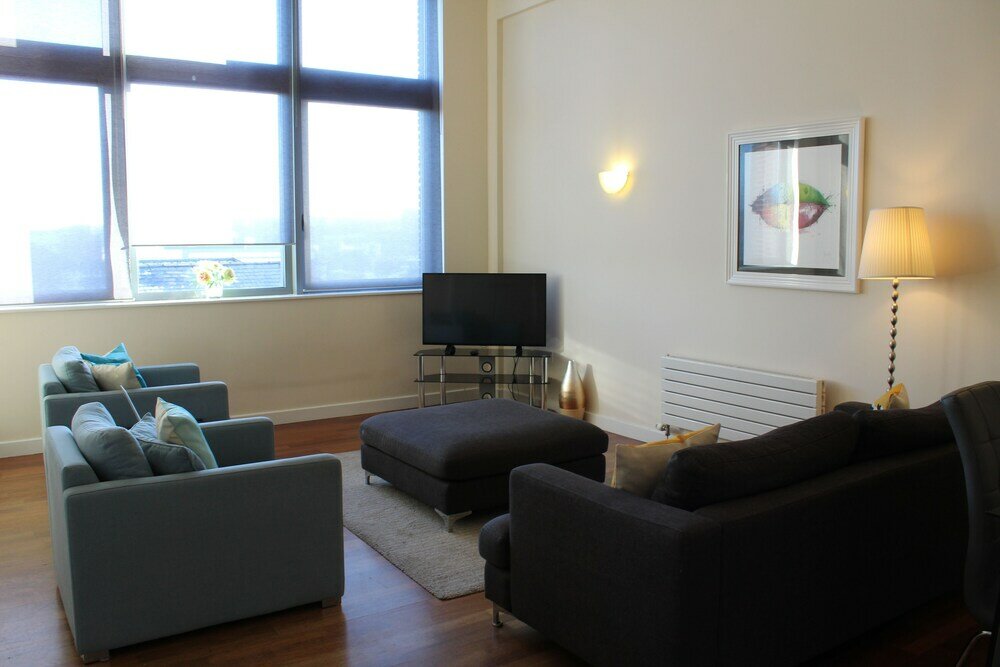 Фото Week2Week Stunning 2 Bed City Centre Apartment