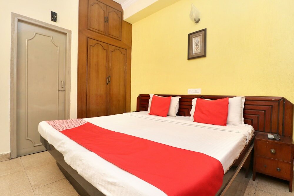 Фото Oyo 16098 Hotel Amrit