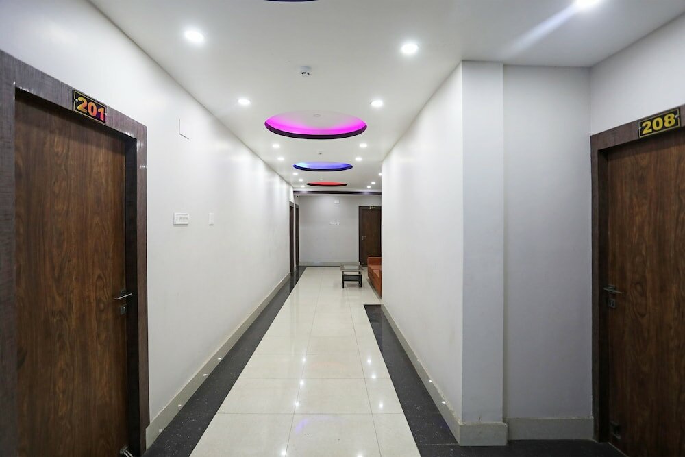 Фото Oyo 25006 Hotel tr Palace