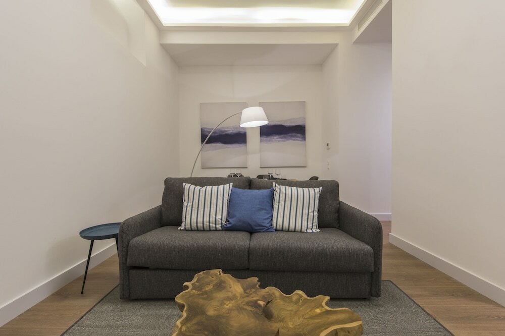 Фото High Ceiling Duplex Apt Cais do Sodre