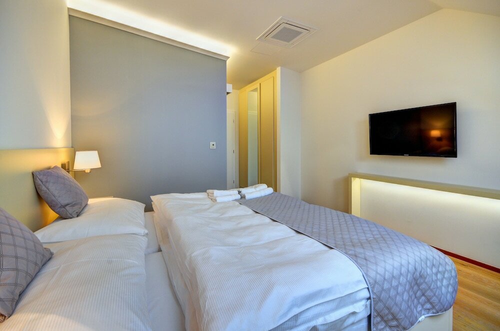 Фото Hotel Chmelnice