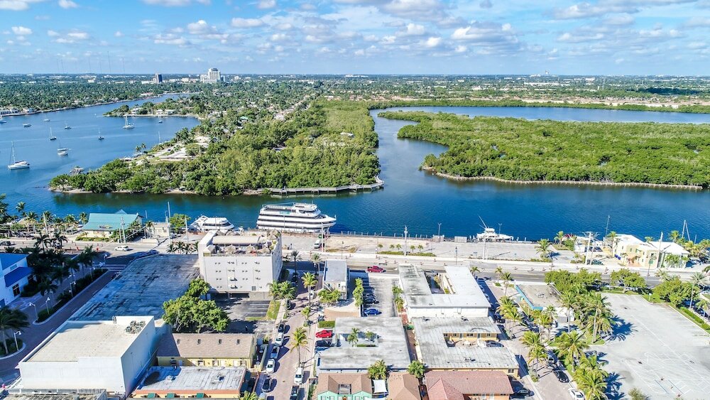 Фото Beach Inn by DesignedVR