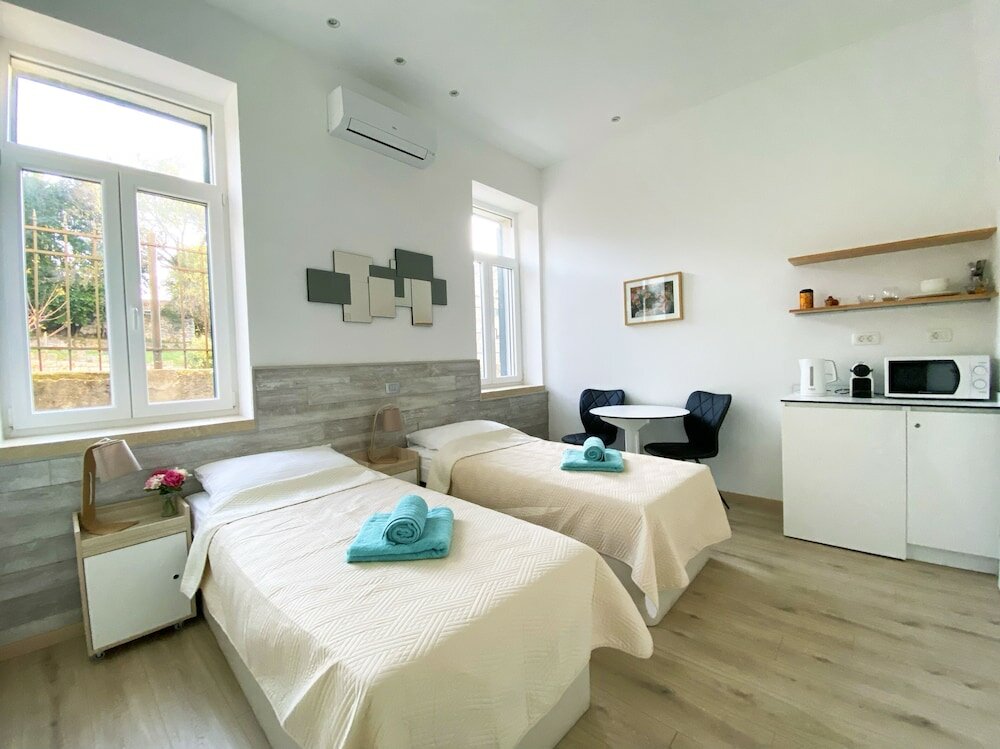 Фото En-suite Rose on Rokova Street