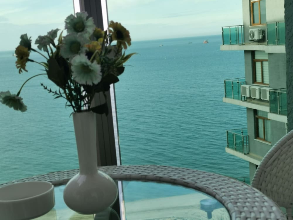 Фото Aqua Hotel & Apartments Batumi