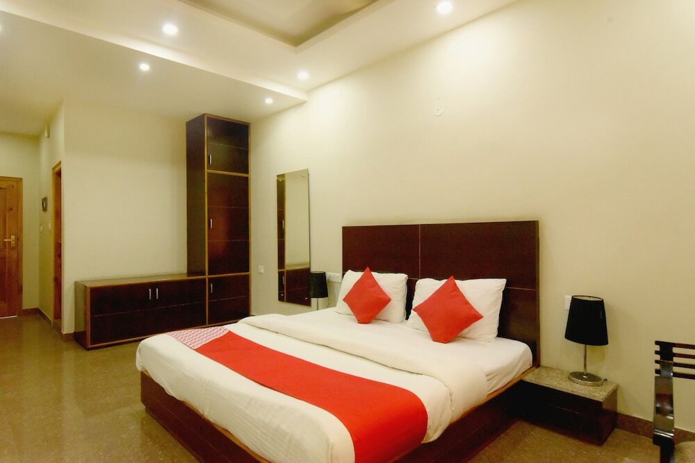 Фото Oyo 18674 Airport Inn Hotel