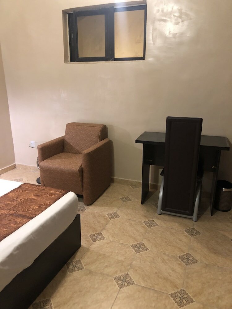 Фото Posh Apartments Bussiness Hotel