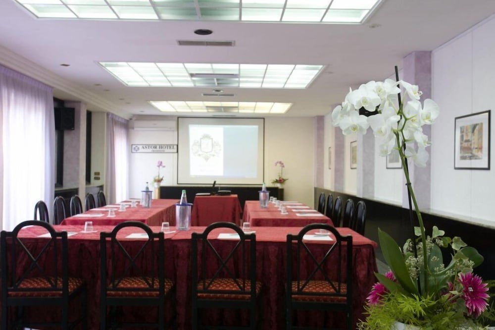Фото Astor Hotel
