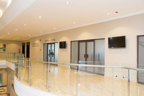 Гостиница Crossroads Hotel Blantyre в Блантайре