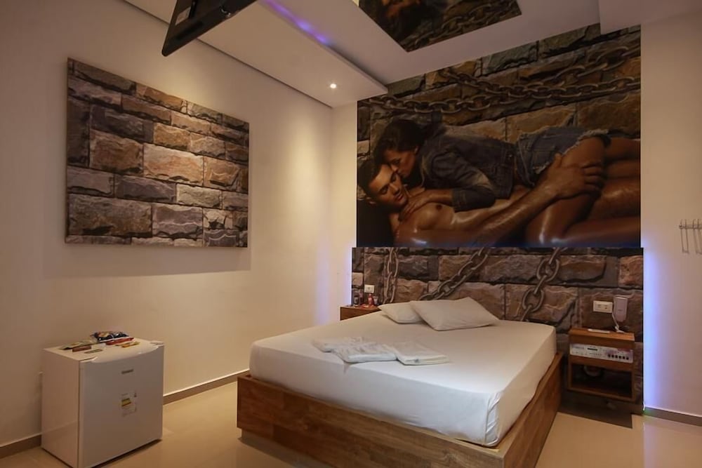 Фото Liverpool Hotel & Motel