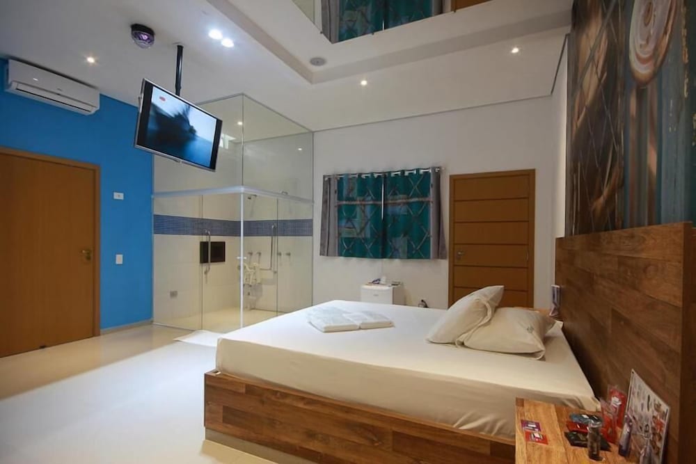 Фото Liverpool Hotel & Motel