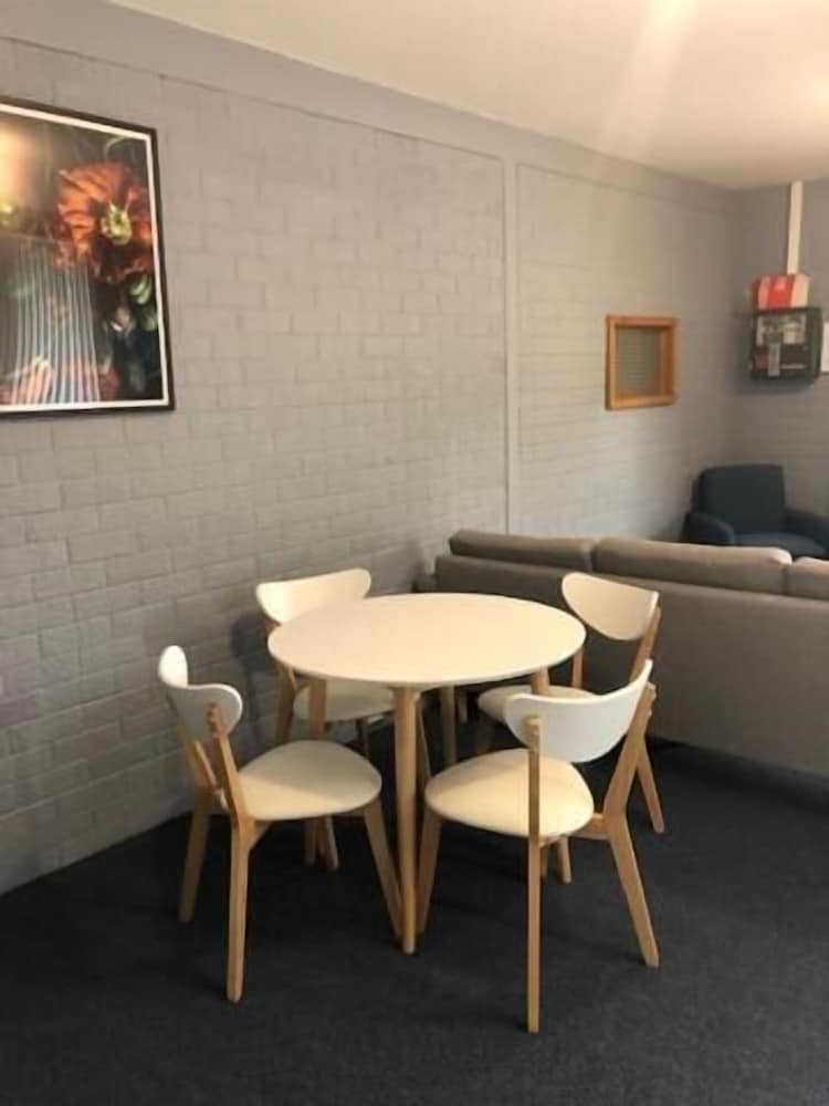 Фото Bull 'n' Bush Hotel Motel