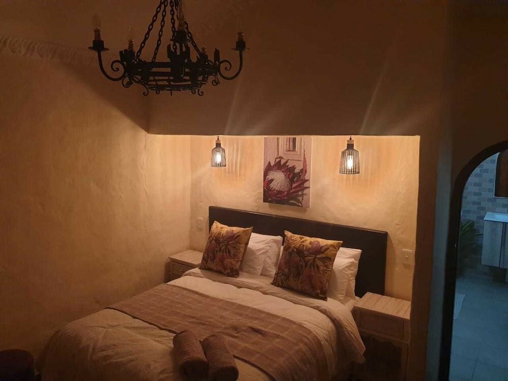 Фото Airport Tower Lodge