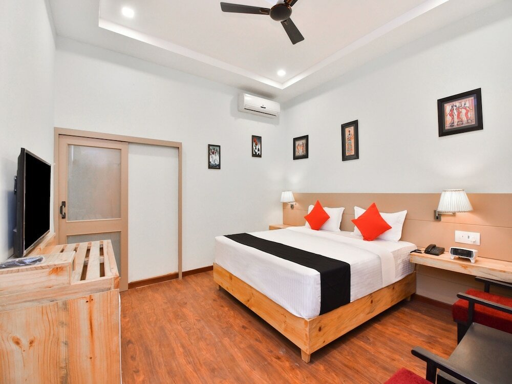 Фото Capital O 35409 Hotel Megh Niwas