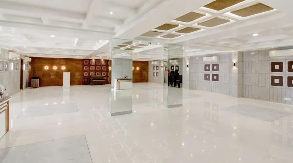 Фото Hotel Caravan