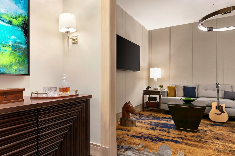 Фото The Harpeth Franklin Downtown, Curio Collection by Hilton