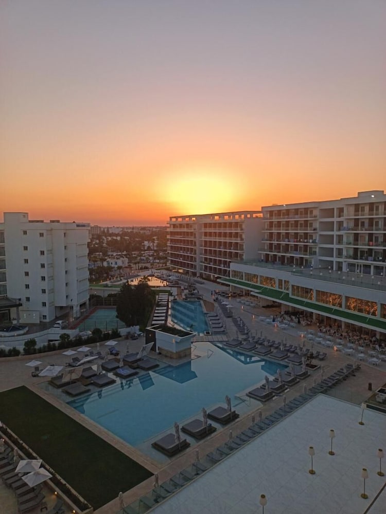 Фото Chrysomare Beach Hotel and Resort