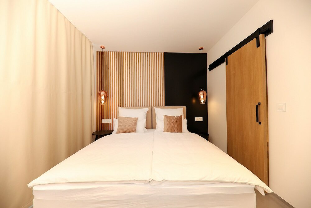 Фото White Rooms Zadar 345