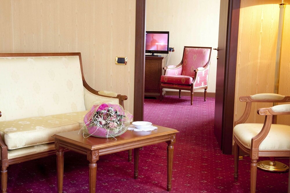 Фото Hotel Jolly