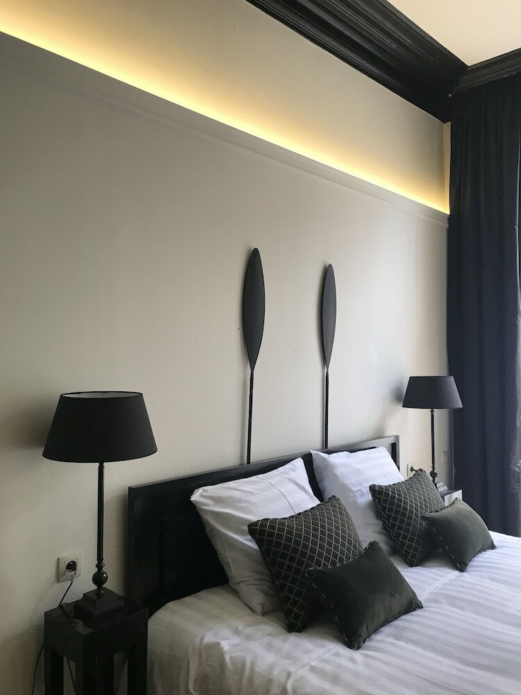 Фото B in Antwerp