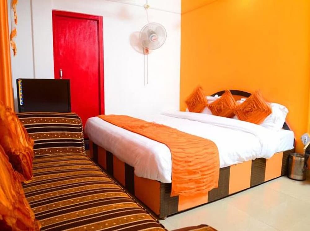 Фото Hotel sai taj Deluxe