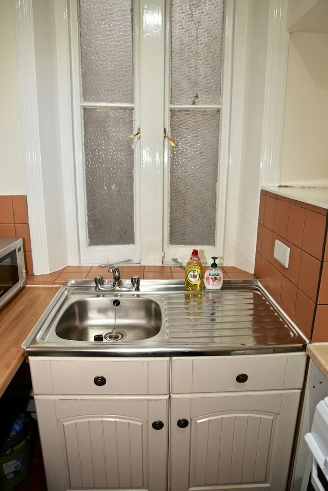 Фото Kensington Palace by Underground station