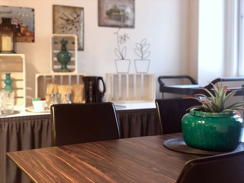 Фото Slagsta Gate Hotell