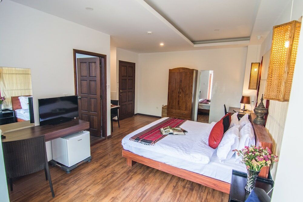 Фото Woodside Inn & Serviced Apartments