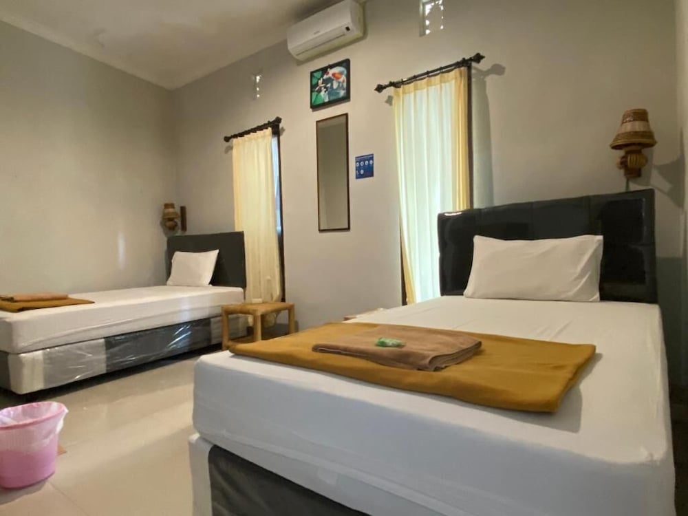 Фото Suwardika Homestay and Dormitory - Hostel