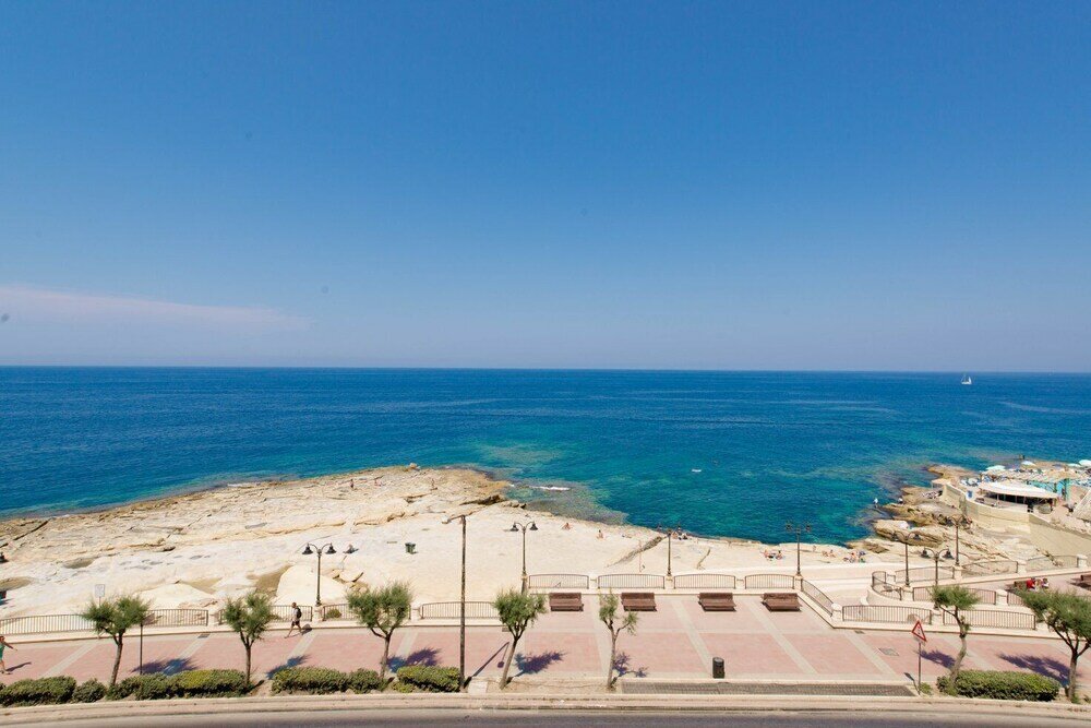 Фото Seafront Apartment, Marvelous Views Gr8 Location