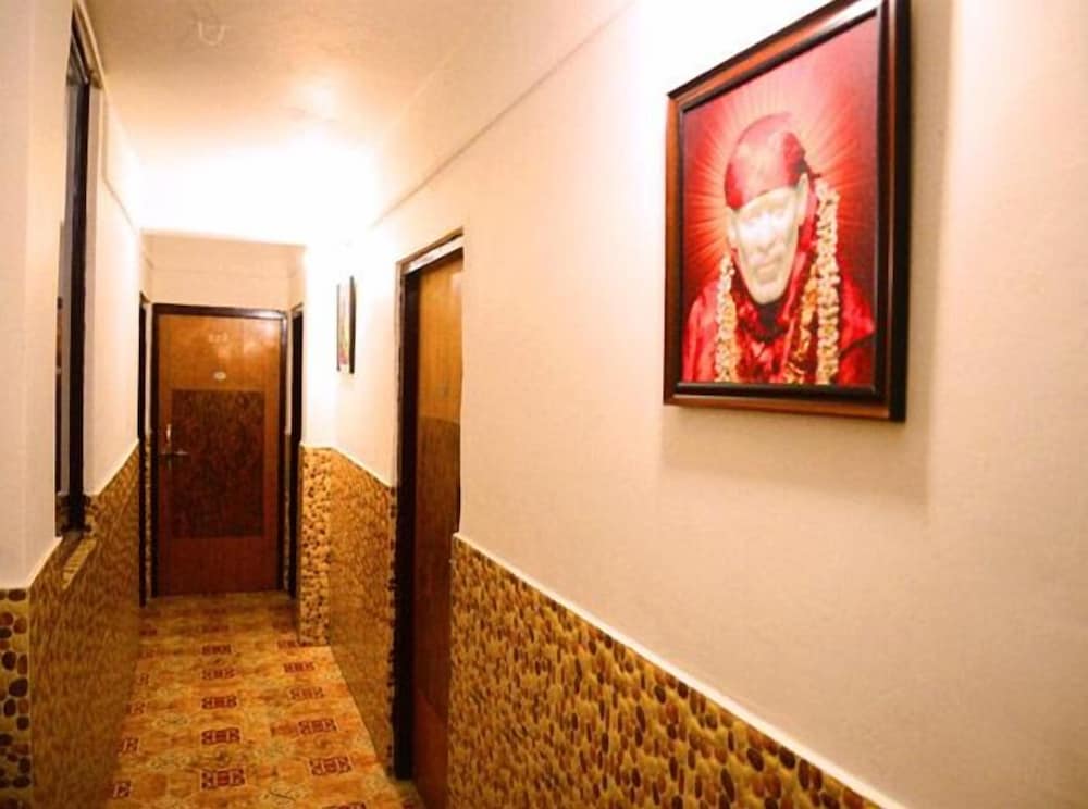 Фото Hotel sai taj Deluxe