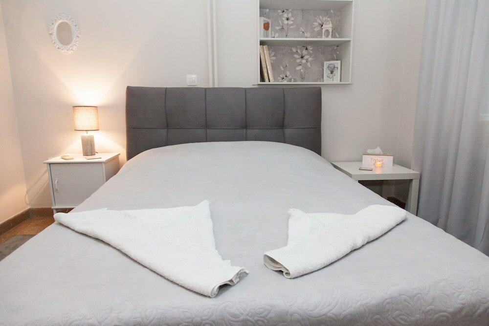 Фото Fabulous Apartment Across Flisvos